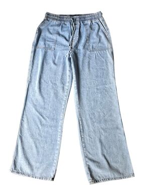 le château light blue denim Wide Leg, elastic waist with contrast stitching.